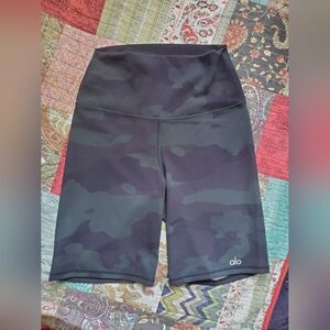 FINAL PRICE Alo XS camo bike shorts